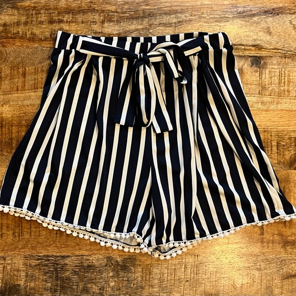 Sophia + Zeke Striped Belted Shorts Size 12 - Picture 1 of 5
